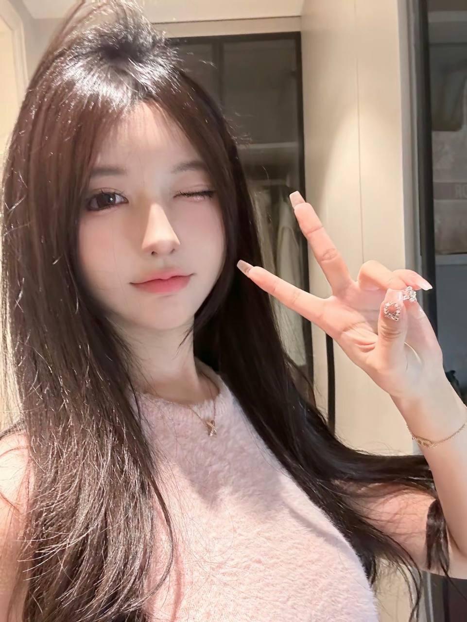 笑翻全球！外国网红障碍中国长嘴壶茶艺，一场滑稽与文化的奇妙碰撞